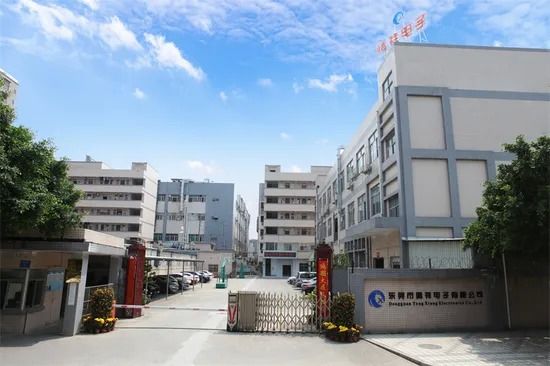 700-2700MHz 3.5dBi-4dBi 4G LTEオムニアンテナ マイクロ波通信用のNメールコネクタ