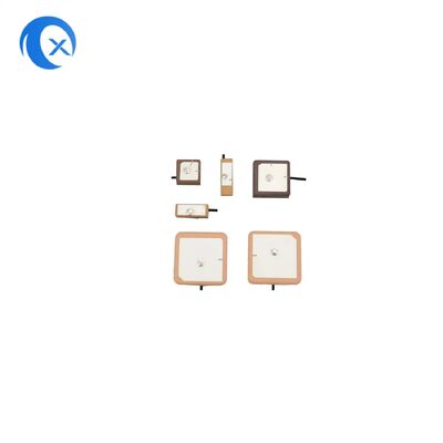 中国 12*12*67mm 22dBi ハイゲイン 組み込みGPSアクティブカーナビゲーション 内部パッチ GPSアンテナ