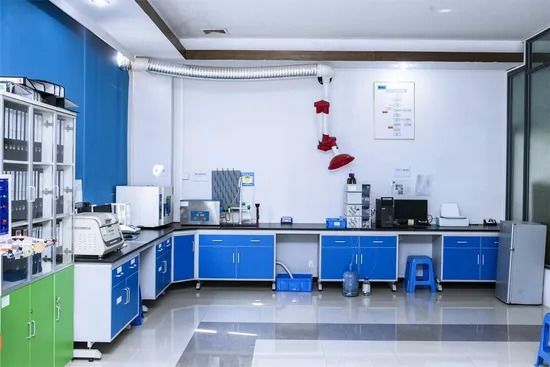 RP-SMAオスストレートコネクタ付き回転式44*195mm 4G LTEアンテナ、動作温度-20℃～+60℃